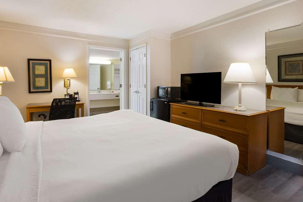 Hotel Econo Savannah
