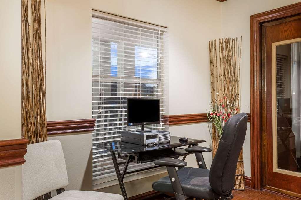 Wingate By Wyndham Gateway Hotel