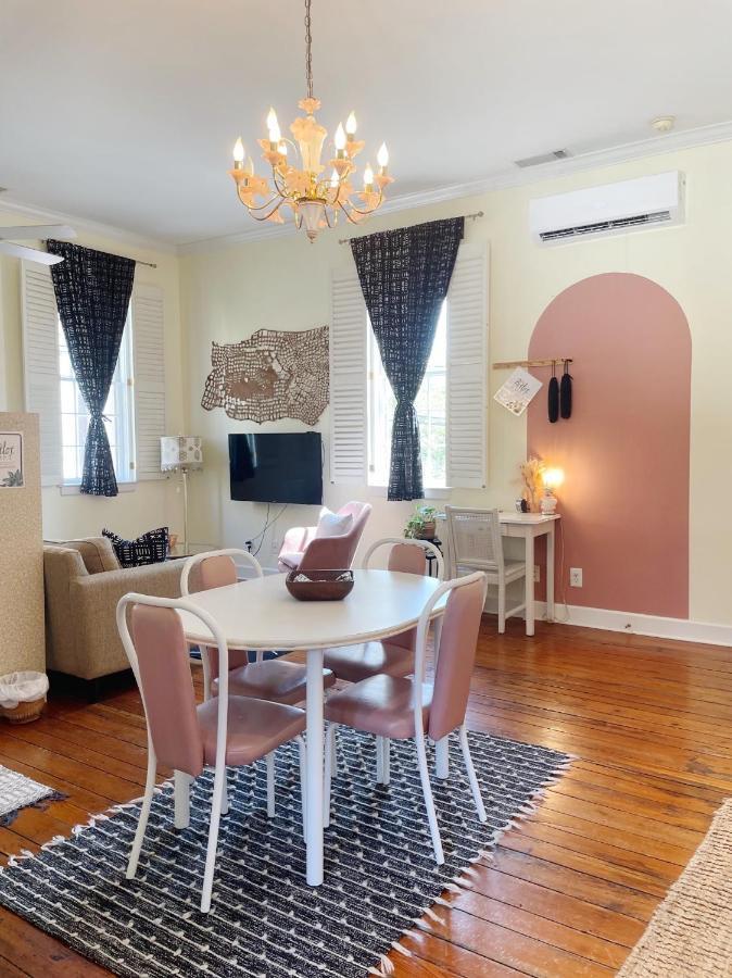 Charming 1885 Parlor Loft Downtown Holiday home Savannah