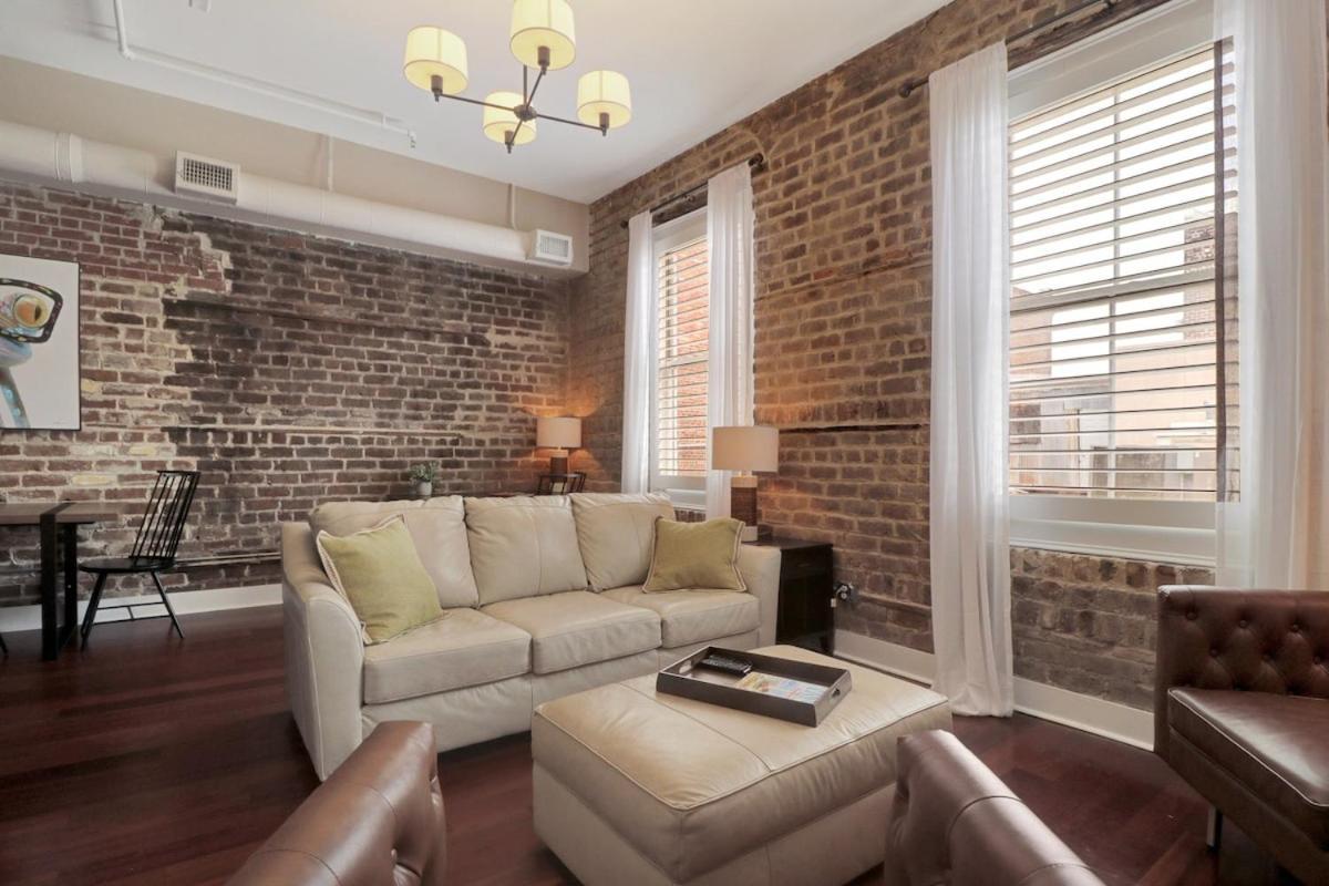 Downtown Loft- Steps Away From Plant Riverside! Apartment *