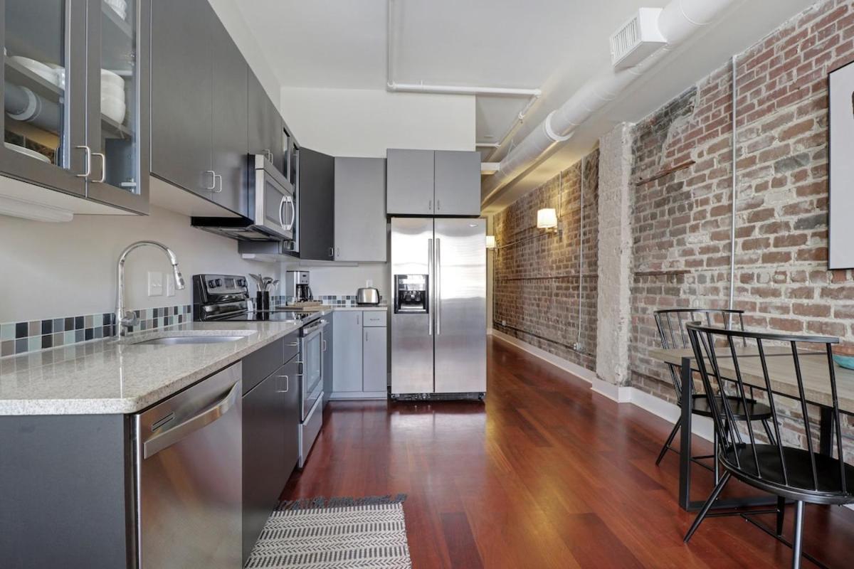 Apartment Downtown Loft- Steps Away From Plant Riverside!