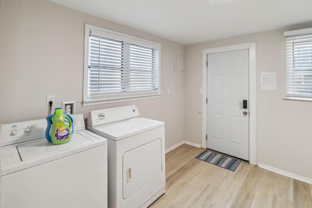 Apartment 5 Min Drive To Downtown! Modern 3br In Savannah!
