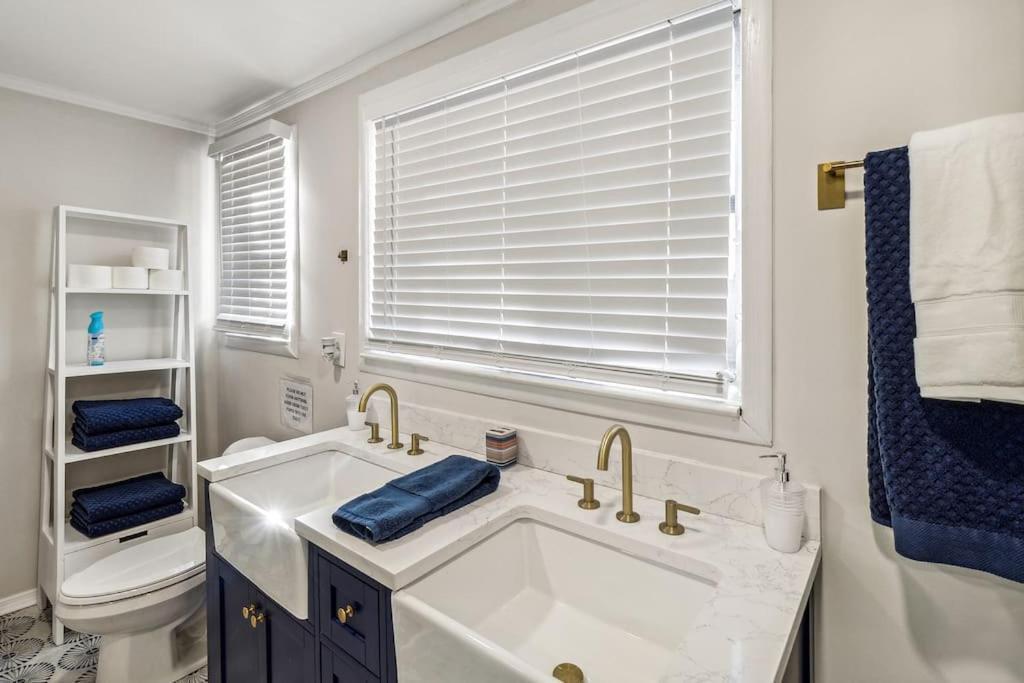 5 Min Drive To Downtown! Modern 3br In Savannah! Savannah