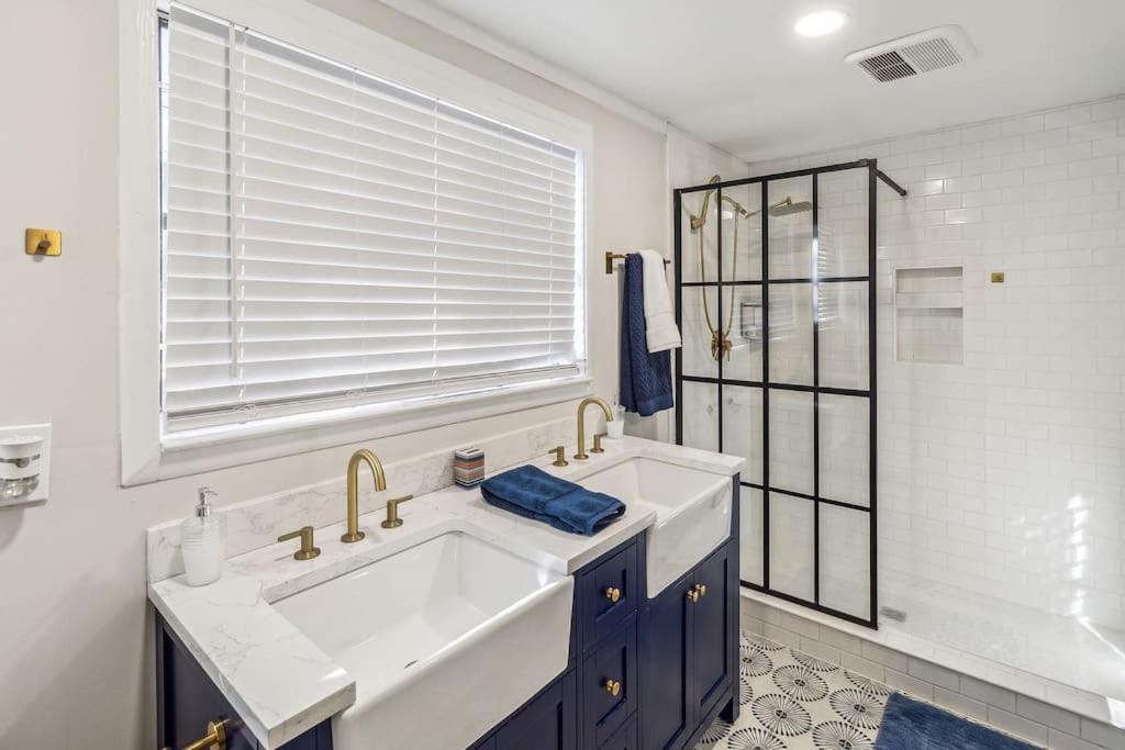5 Min Drive To Downtown! Modern 3br In Savannah! * Savannah