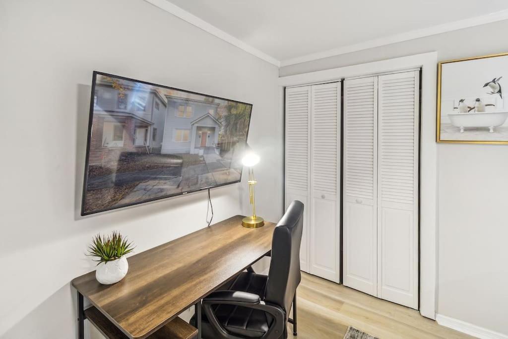 Apartment 5 Min Drive To Downtown! Modern 3br In Savannah!