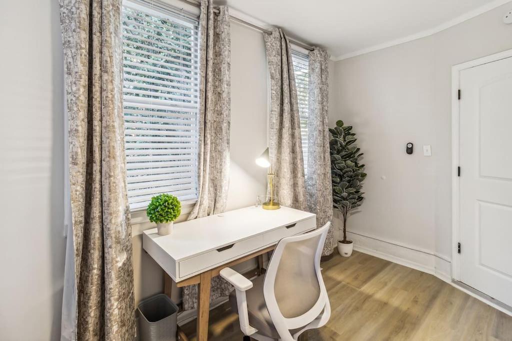 5 Min Drive To Downtown! Modern 3br In Savannah! * Savannah