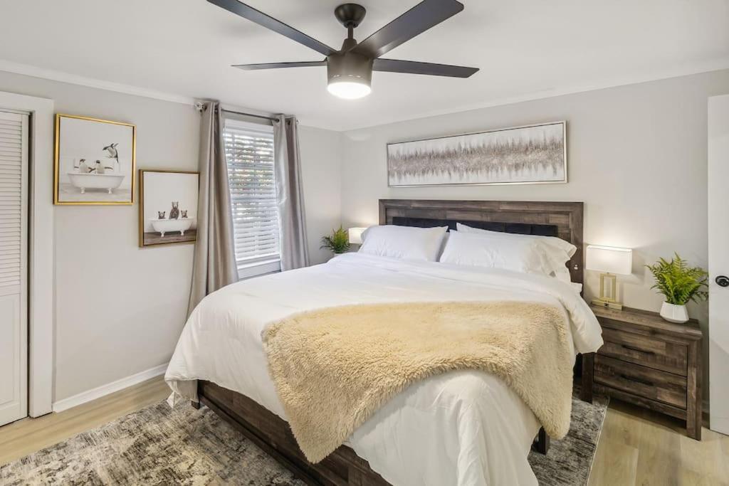 5 Min Drive To Downtown! Modern 3br In Savannah! Apartment Savannah