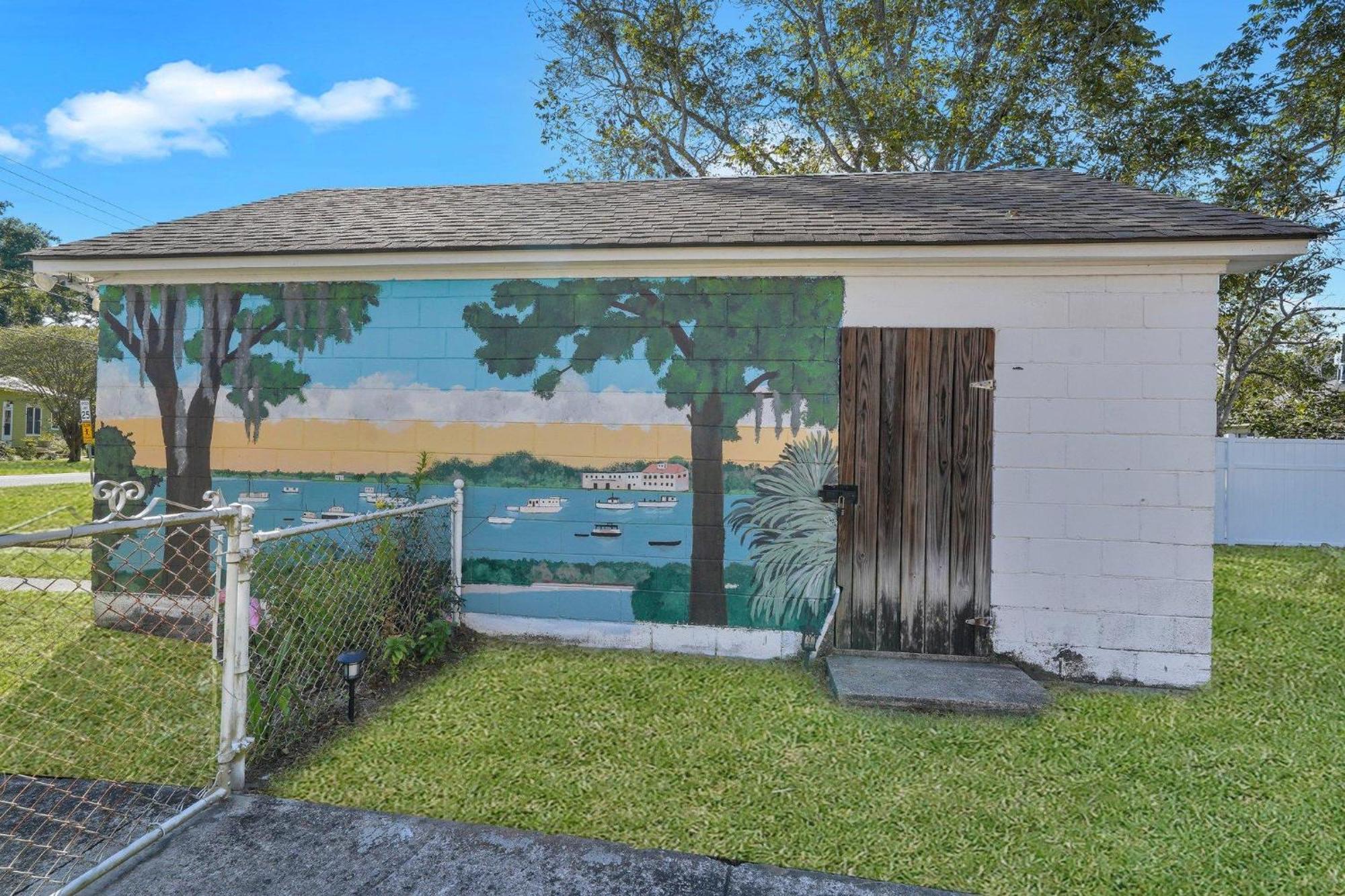 Thunderbolt Holiday home