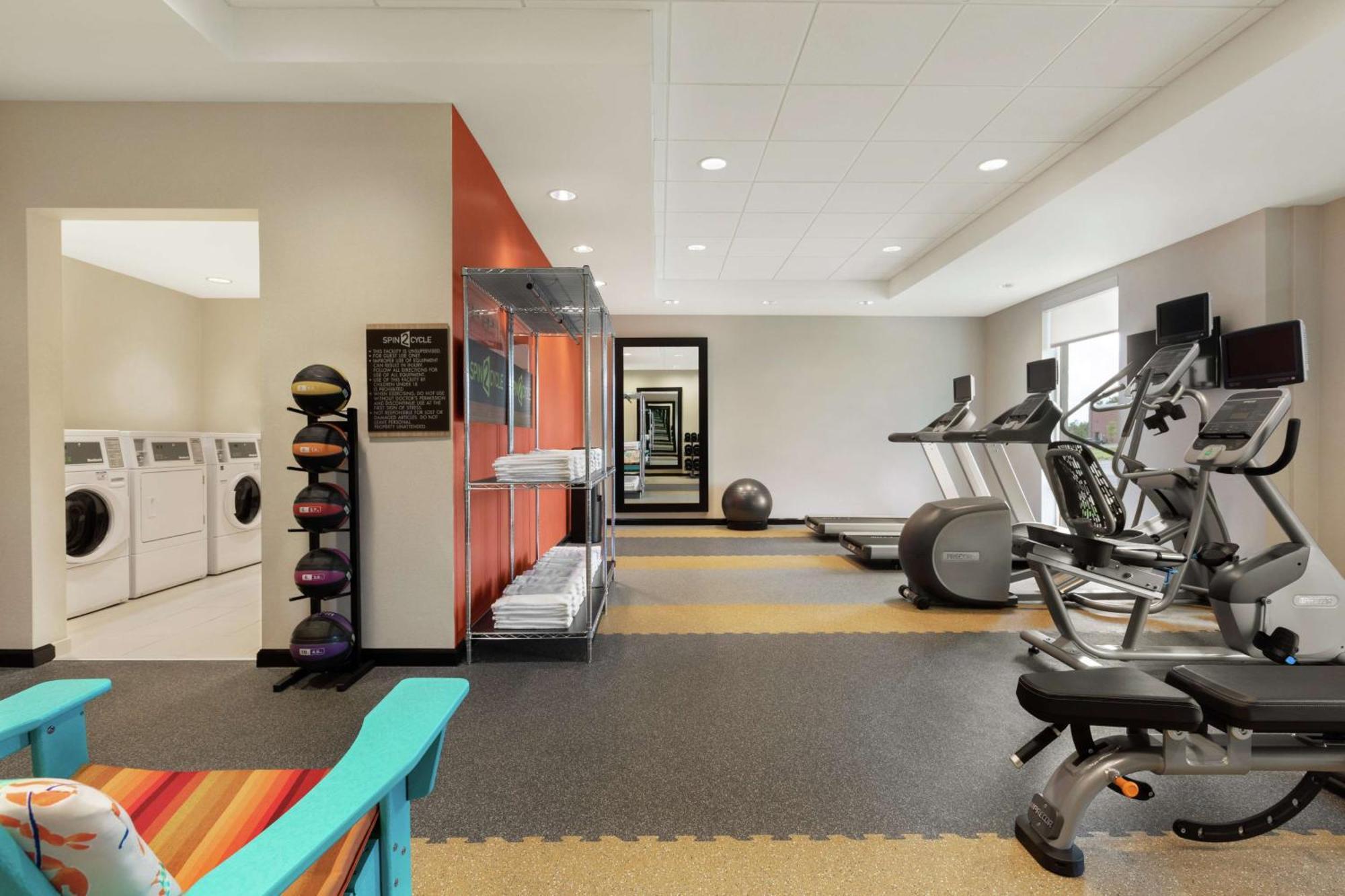 Home2 By Hilton Airport 3*