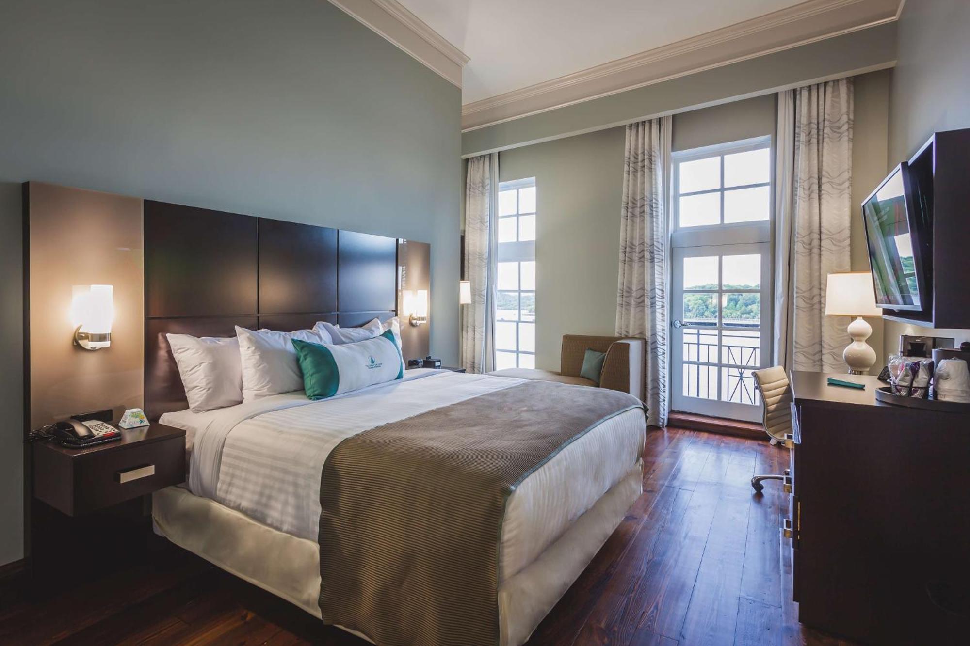 The Cotton Sail - Tapestry Collection By Hilton Hotel Savannah