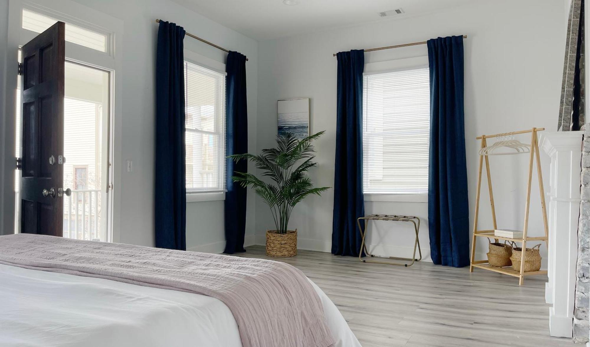 New! Stylish 1900s Renovated Duplex Building Near Forsyth & River St * Savannah