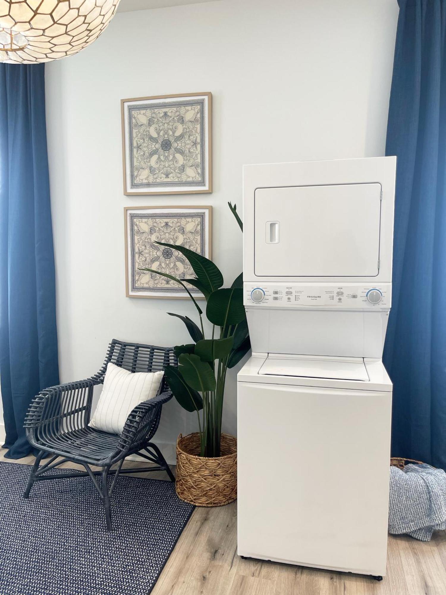 Apartment New! Stylish 1900s Renovated Duplex Building Near Forsyth & River St Savannah
