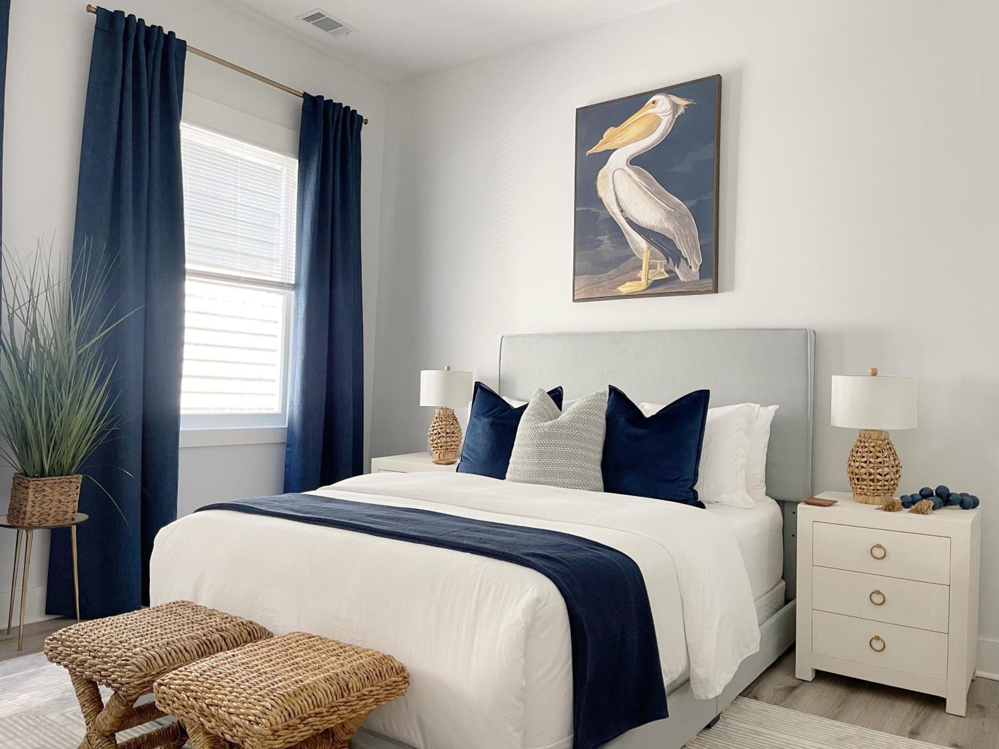 New! Stylish 1900s Renovated Duplex Building Near Forsyth & River St *