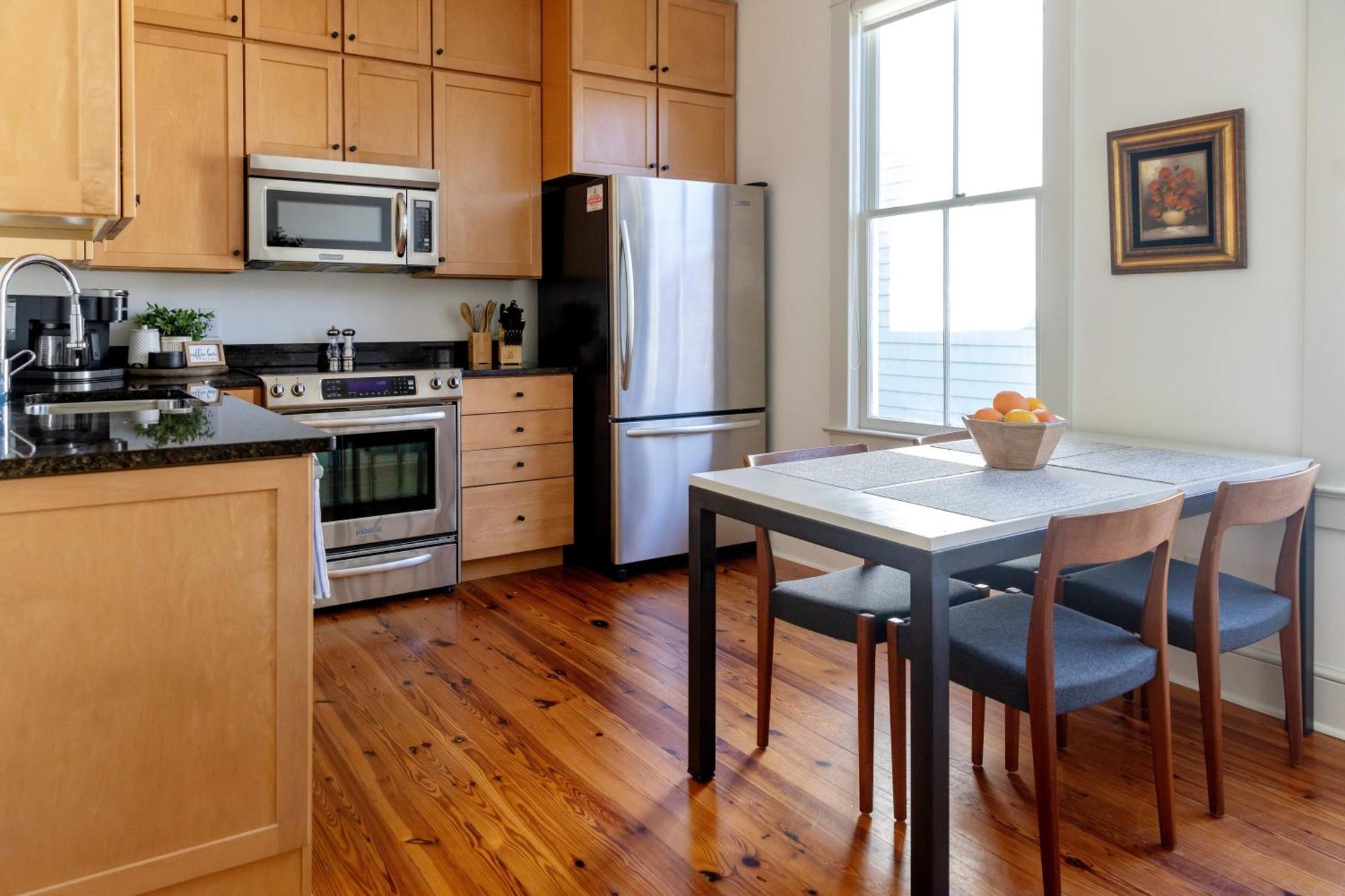 2 King Bedrooms Luxury On Historic Crawford Square Apartment Savannah