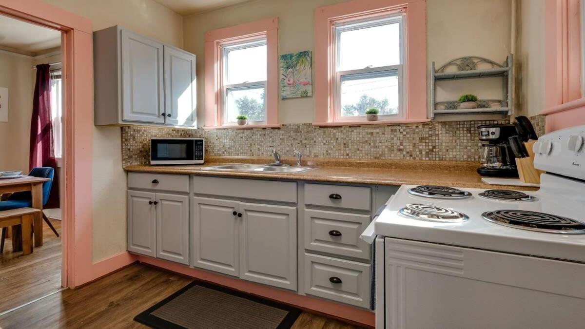 Apartment Retro Rainbow At Herb River- Flamingo Flat #4 *