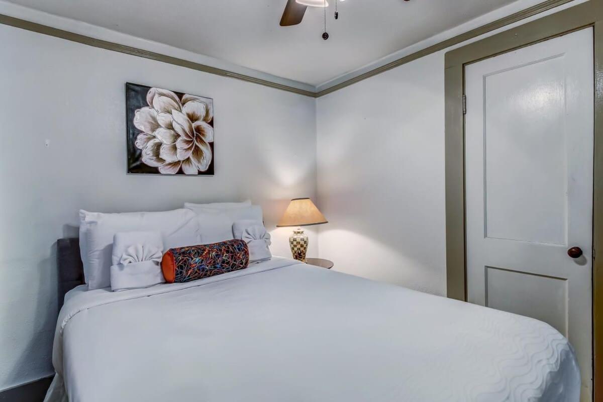 Apartment Retro Rainbow At Herb River- Flamingo Flat #3 *