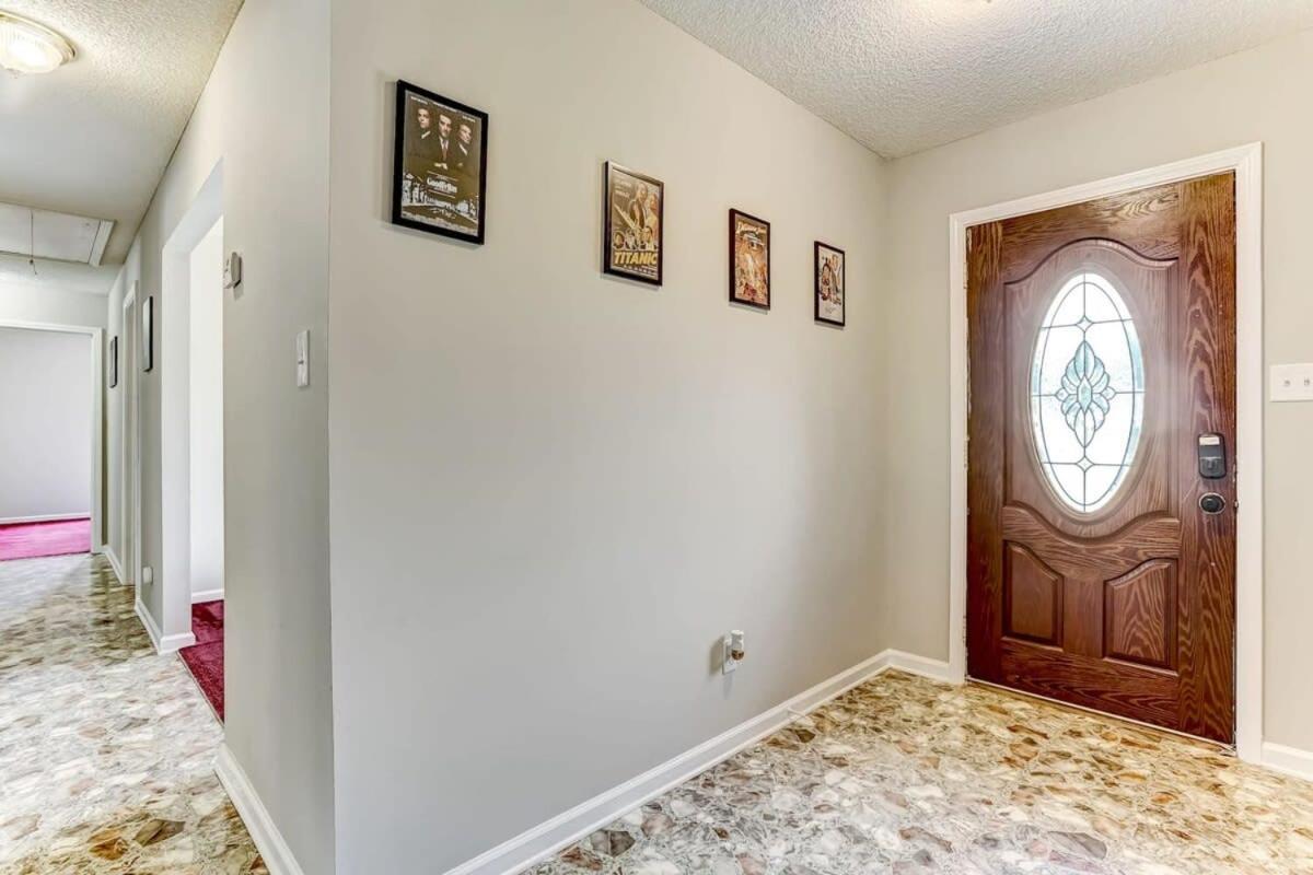 Ruby Red Reels Holiday home Savannah