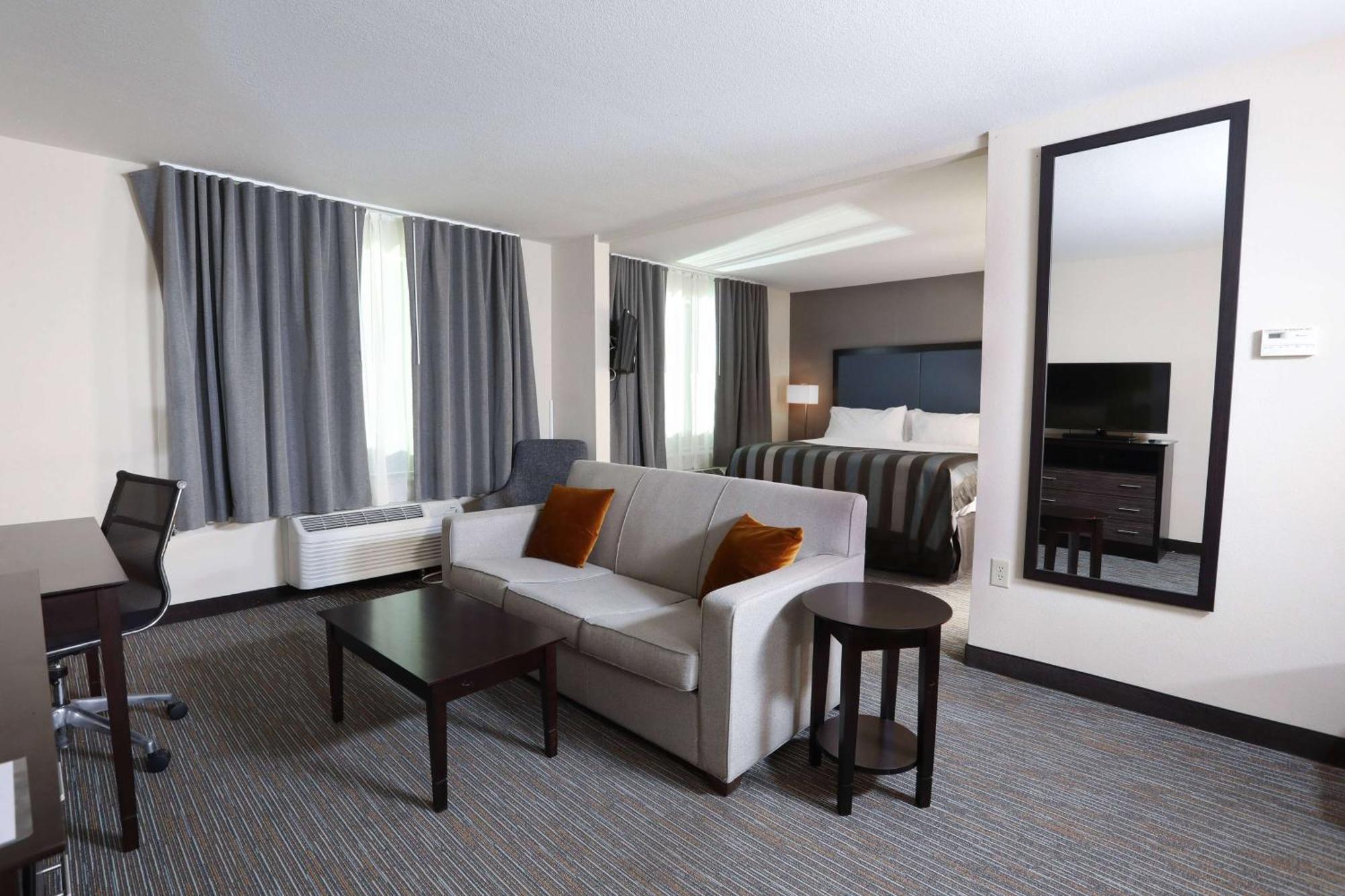 Wingate By Wyndham Pooler Hotel 3*