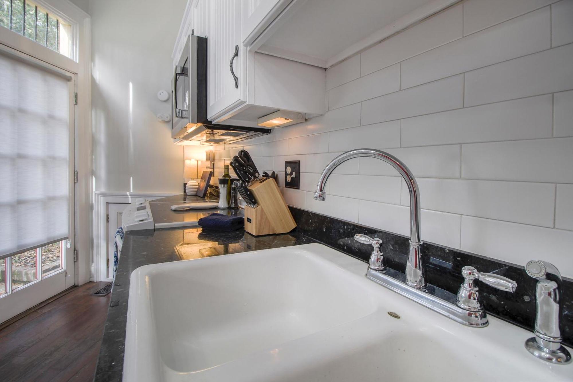 Walk To It In Downtown, Double King Beds Apartment *
