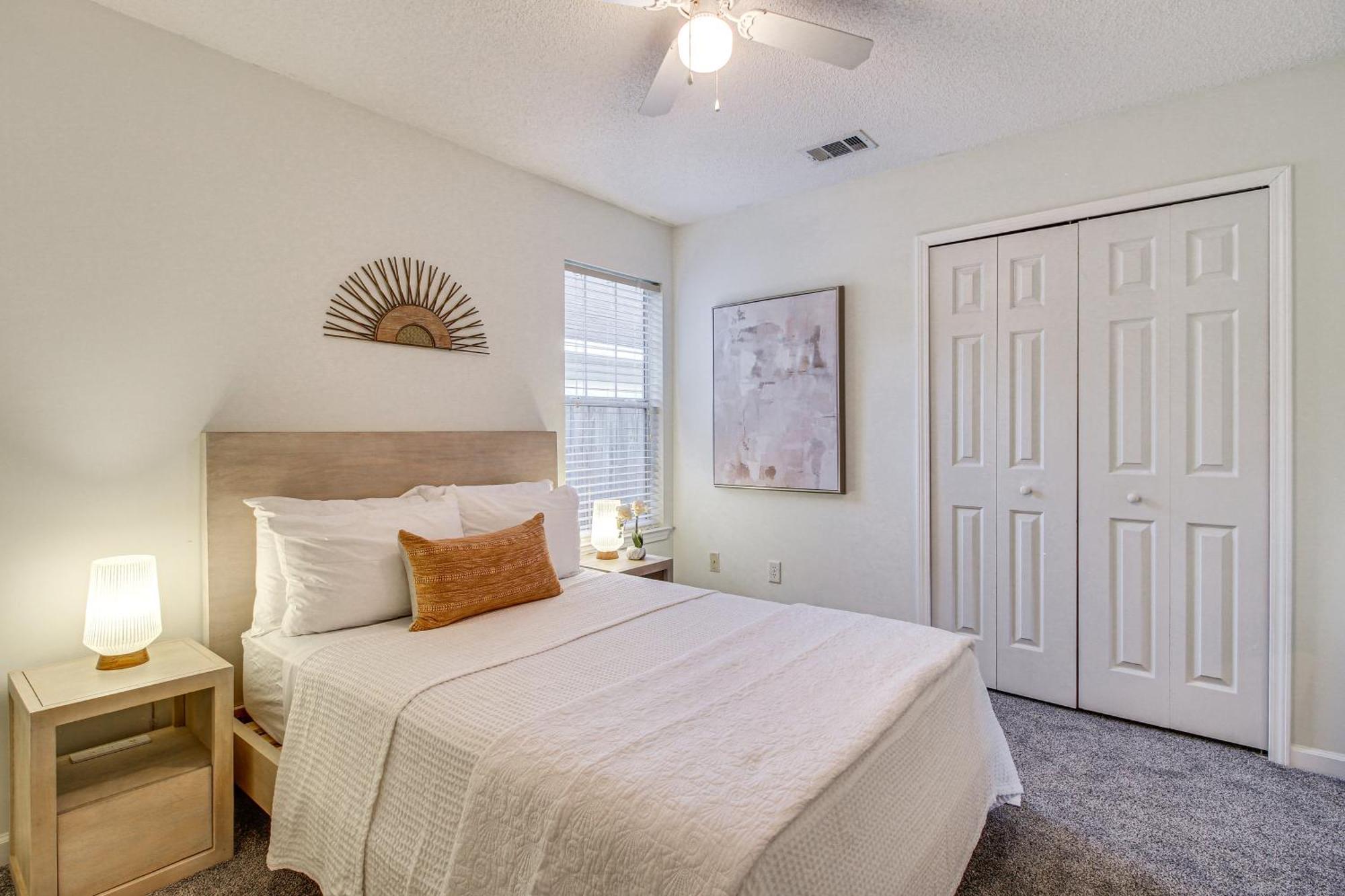 Pet-friendly With Cozy Fireplace! * Savannah