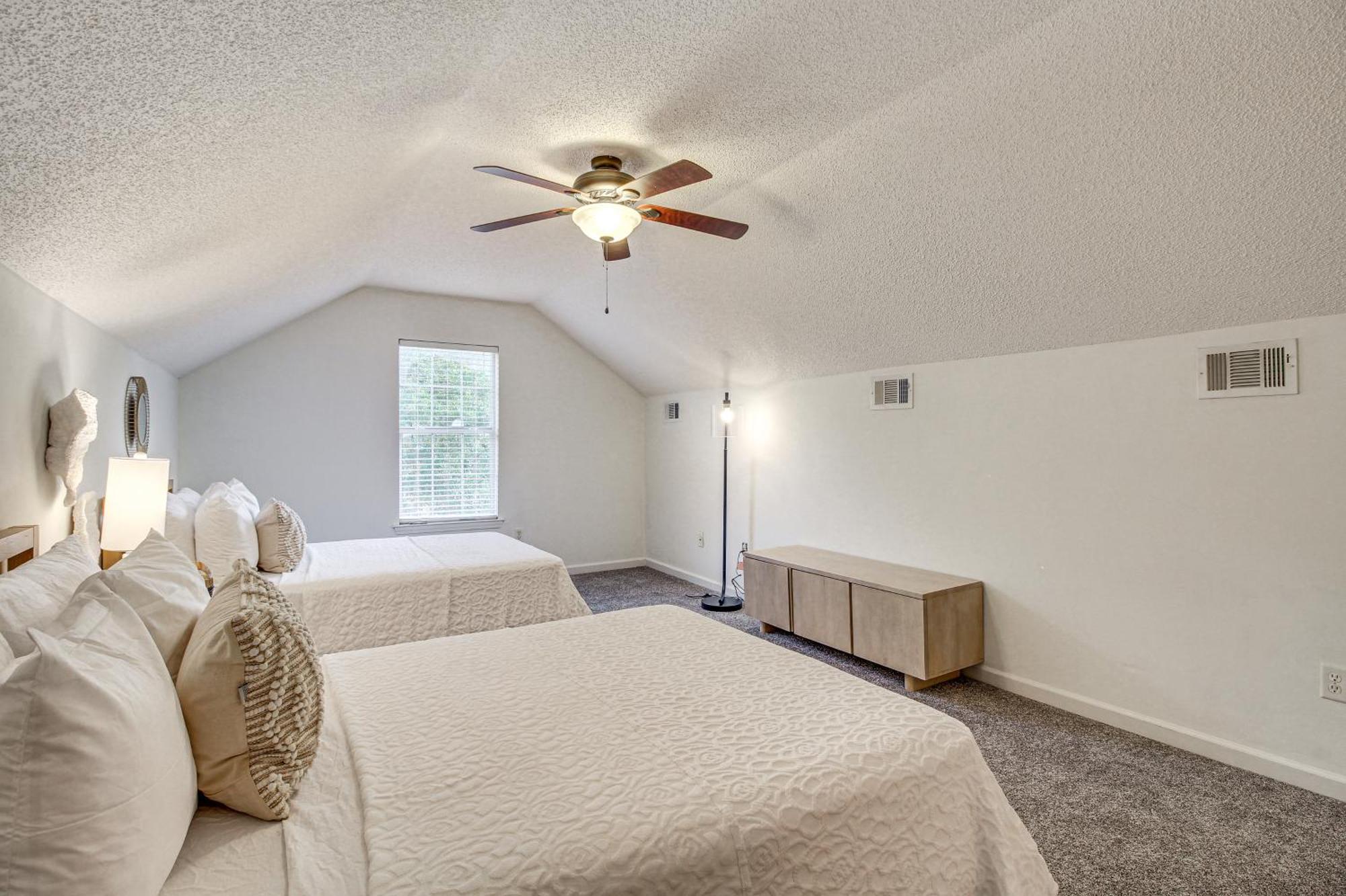 Pet-friendly With Cozy Fireplace! *