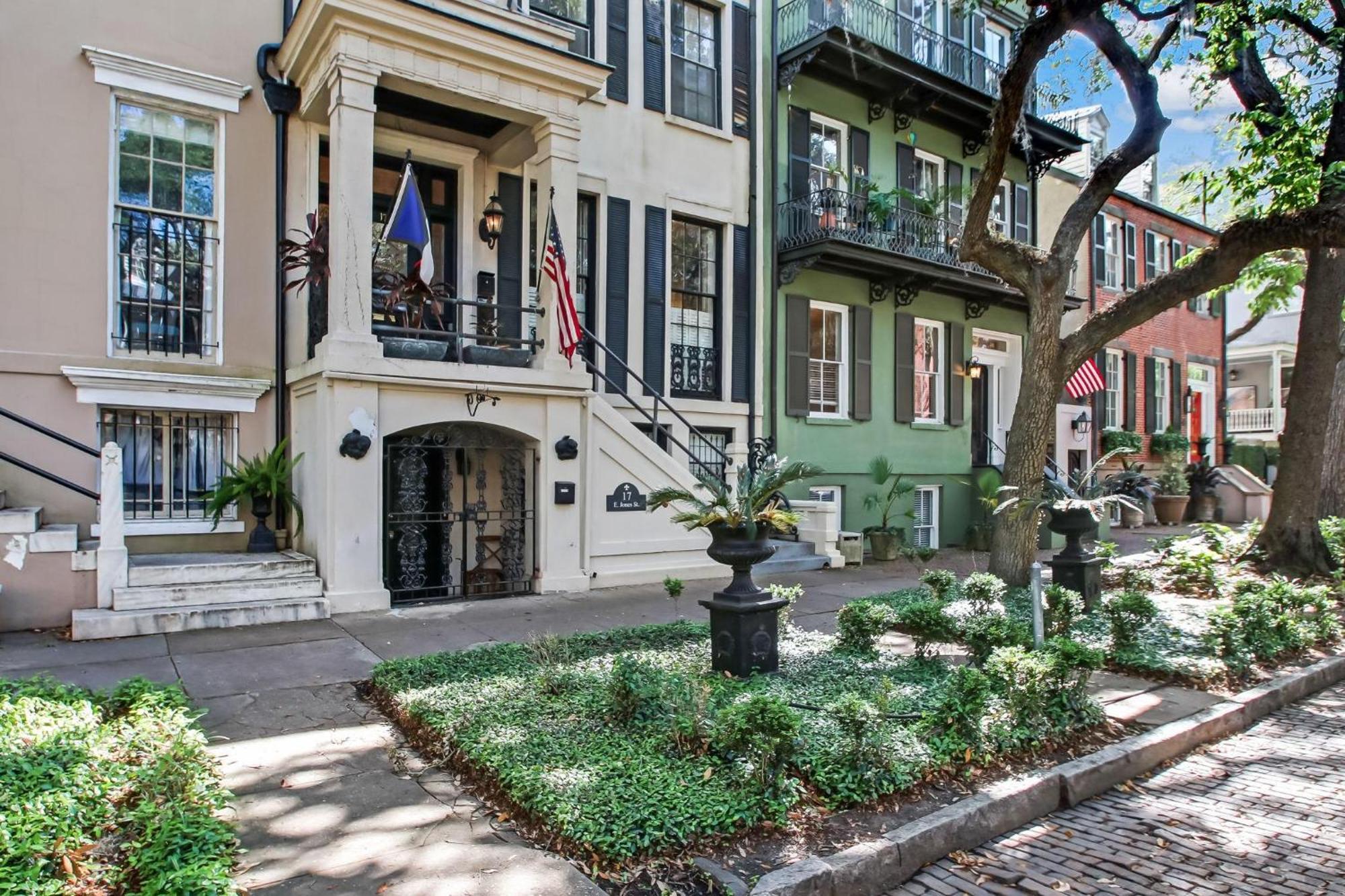 17 E Jones Street Parlor *