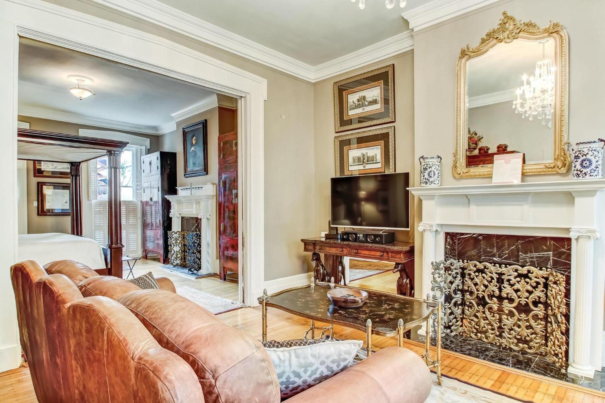 Apartment 17 E Jones Street Parlor Savannah