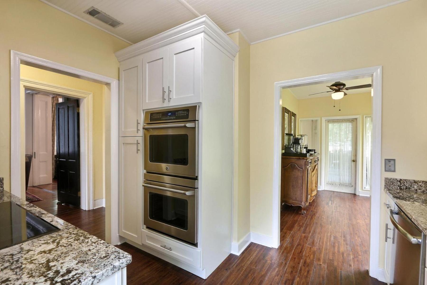 121 W Jones Parlor Savannah