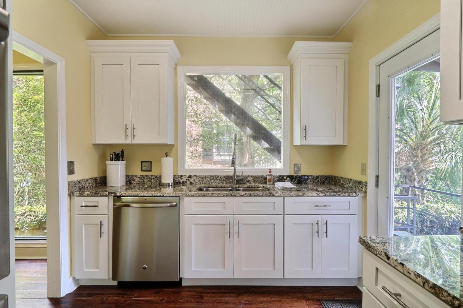 121 W Jones Parlor Apartment *