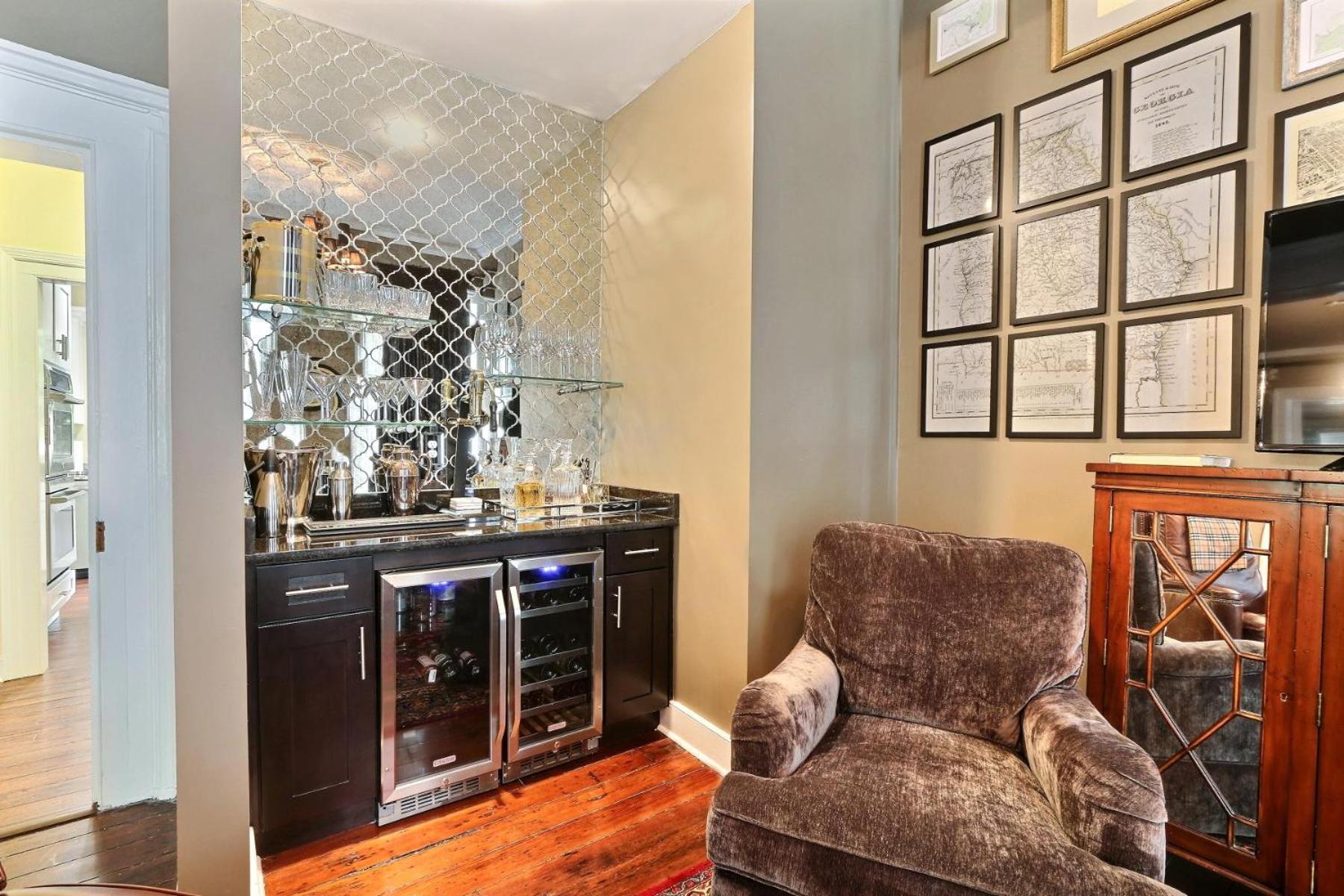 121 W Jones Parlor Apartment Savannah