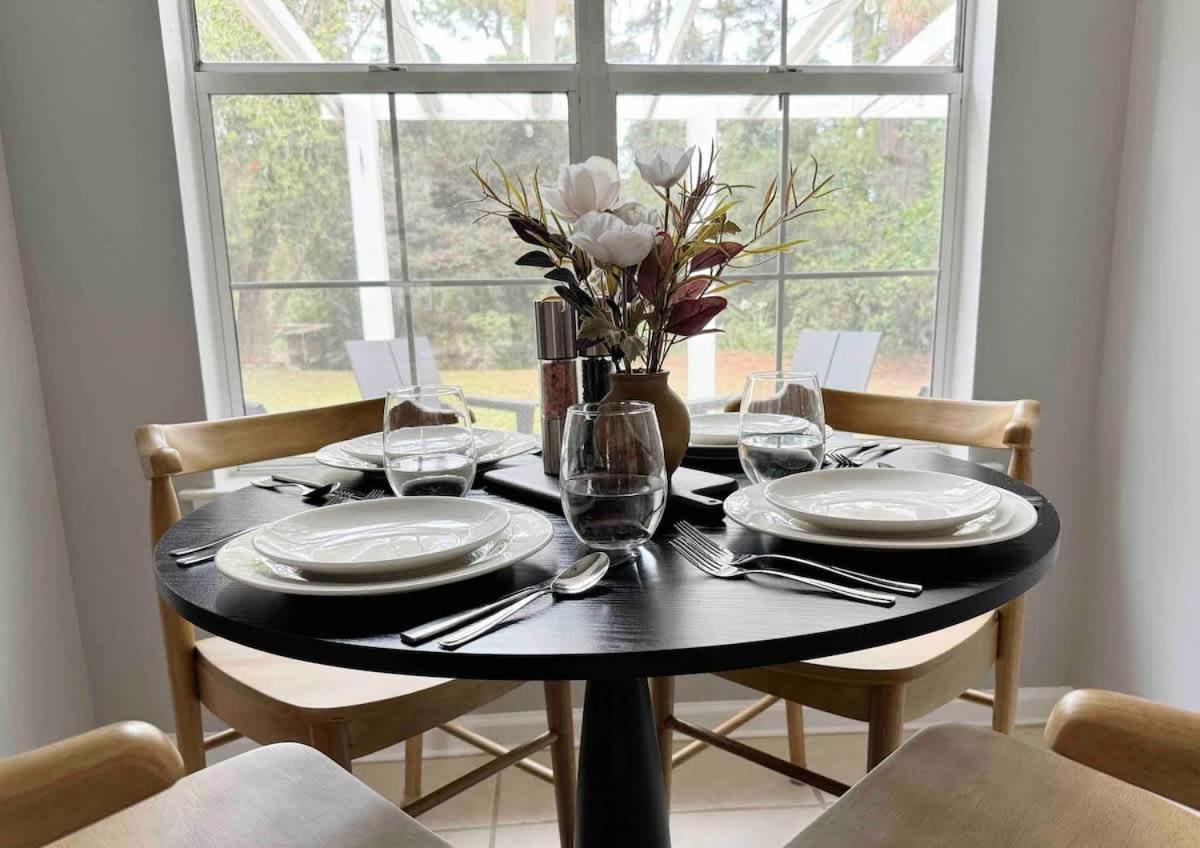 Cozy Near & Downtown Dog Friendly Holiday home