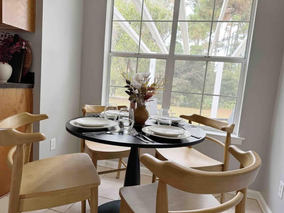 Cozy Near & Downtown Dog Friendly Holiday home