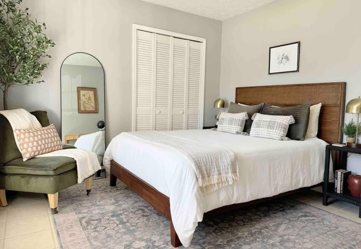 Cozy Near & Downtown Dog Friendly Holiday home *