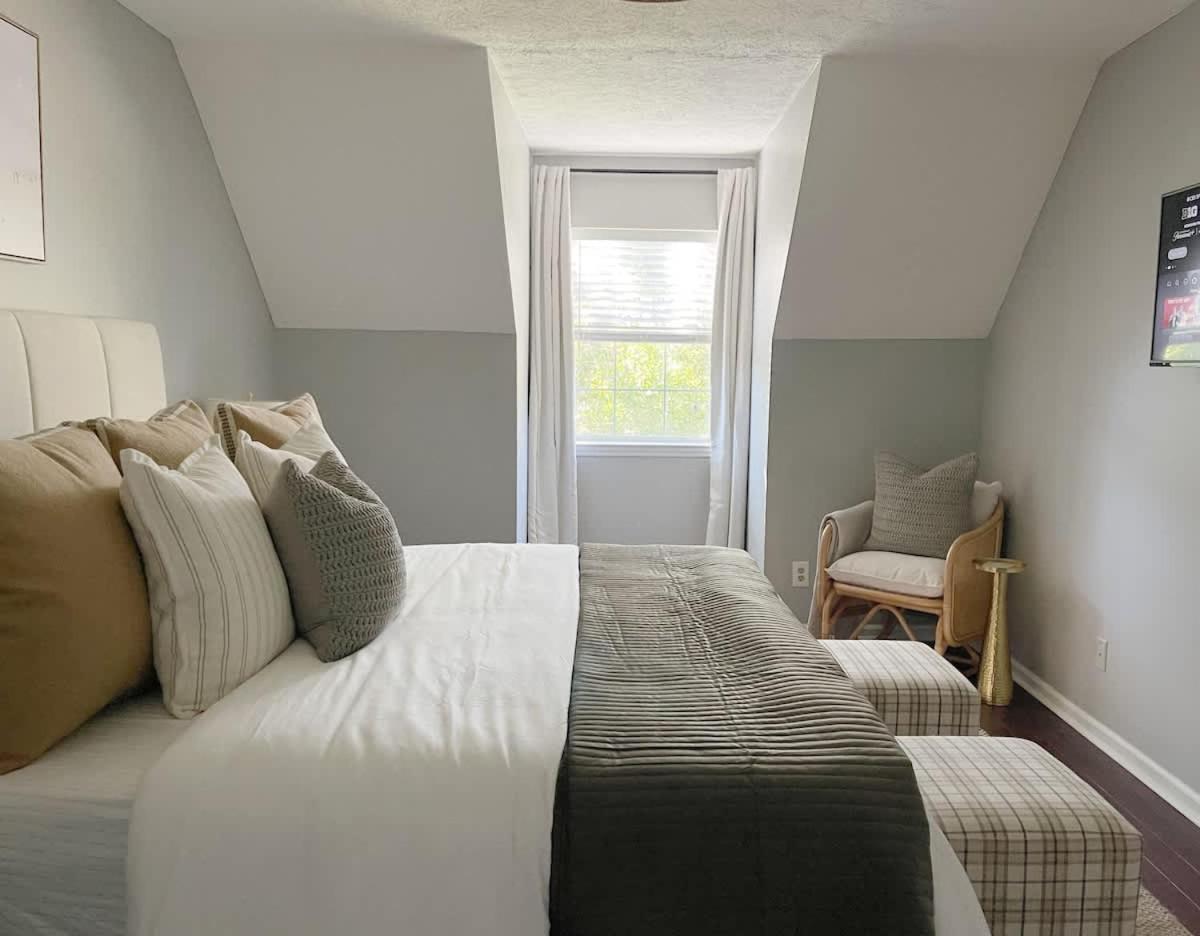 Cozy Near & Downtown Dog Friendly *