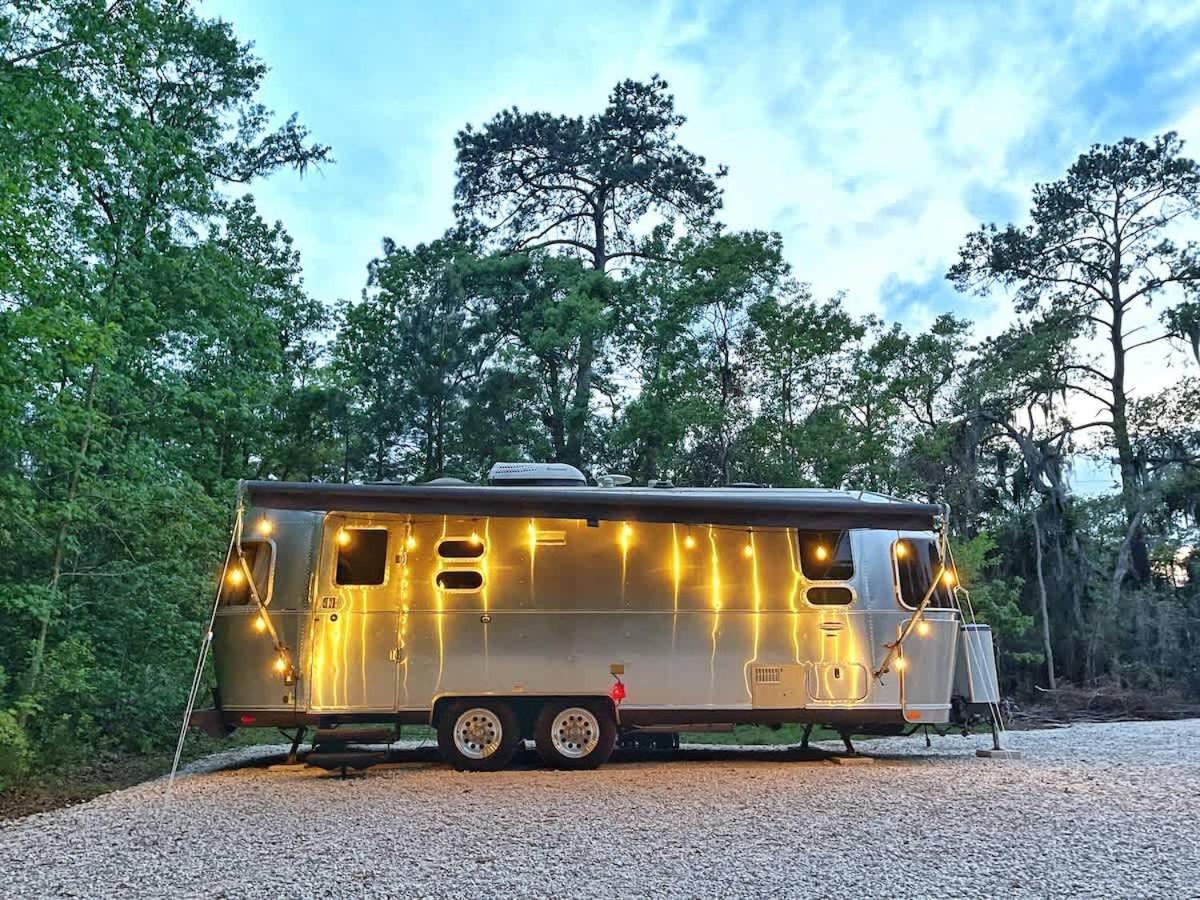 Holiday home Large And 2 Airstream Glampers & Midway To Tybee & Downtown With Fast Wifi And More!