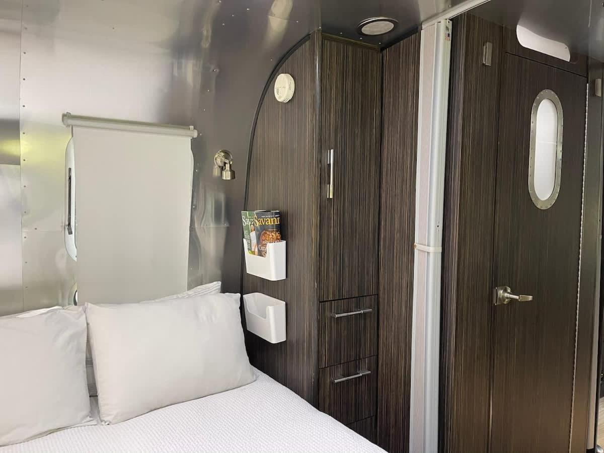 Holiday home Large And 2 Airstream Glampers & Midway To Tybee & Downtown With Fast Wifi And More! Savannah