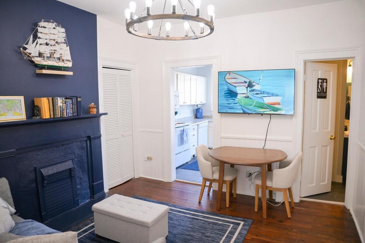 The Maiden Voyage - Themed Getaway, Steps To Forsyth, King Bed, Grill, Games, Picnic Basket Apartment Savannah