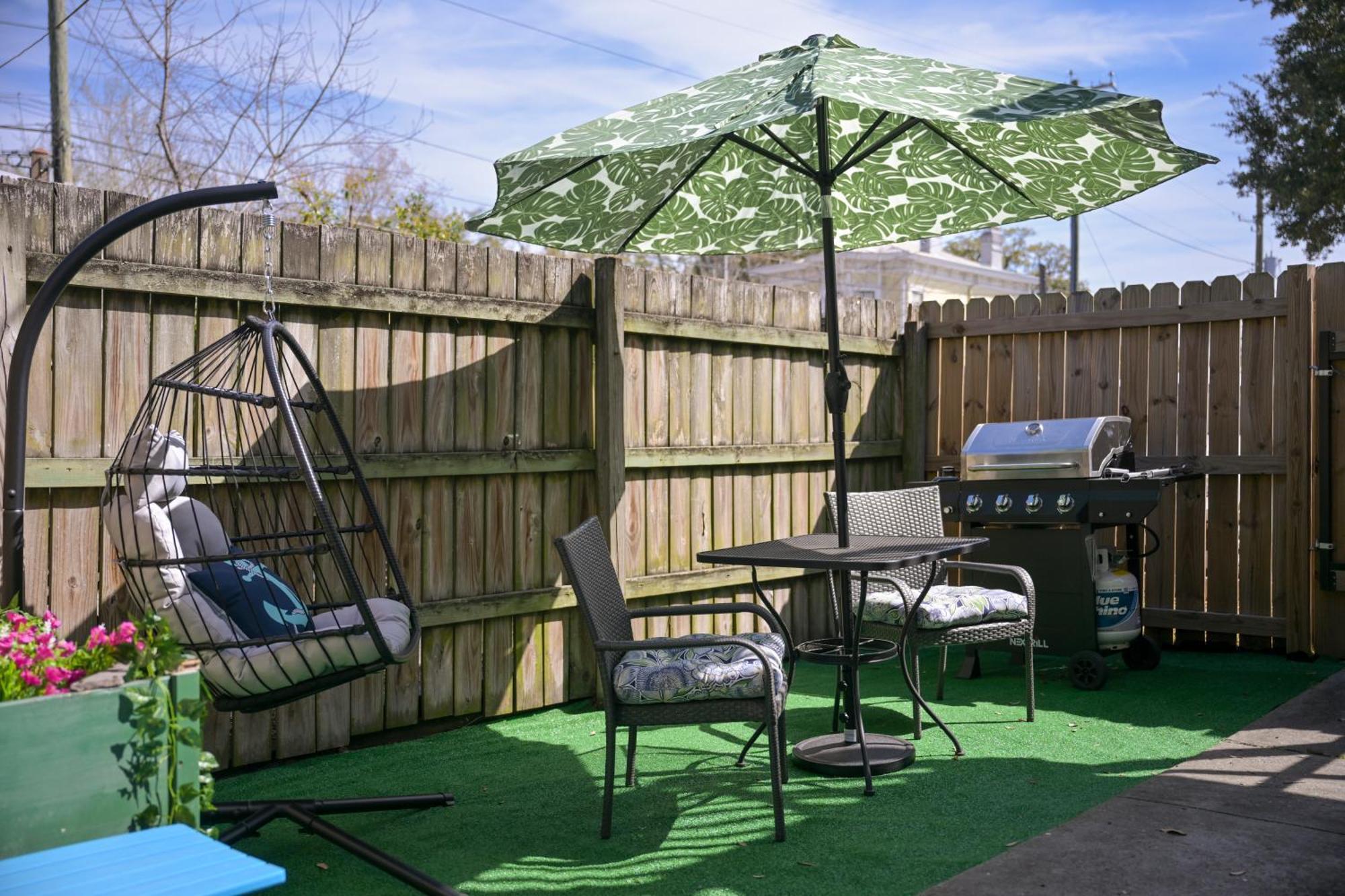 The Maiden Voyage - Themed Getaway, Steps To Forsyth, King Bed, Grill, Games, Picnic Basket Apartment Savannah