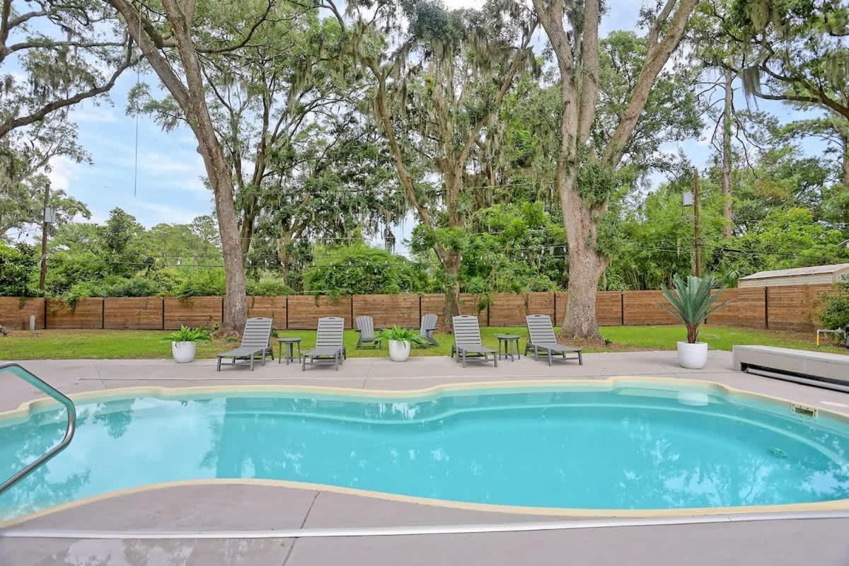 Coastal Pool Retreat Near Downtown & Fun