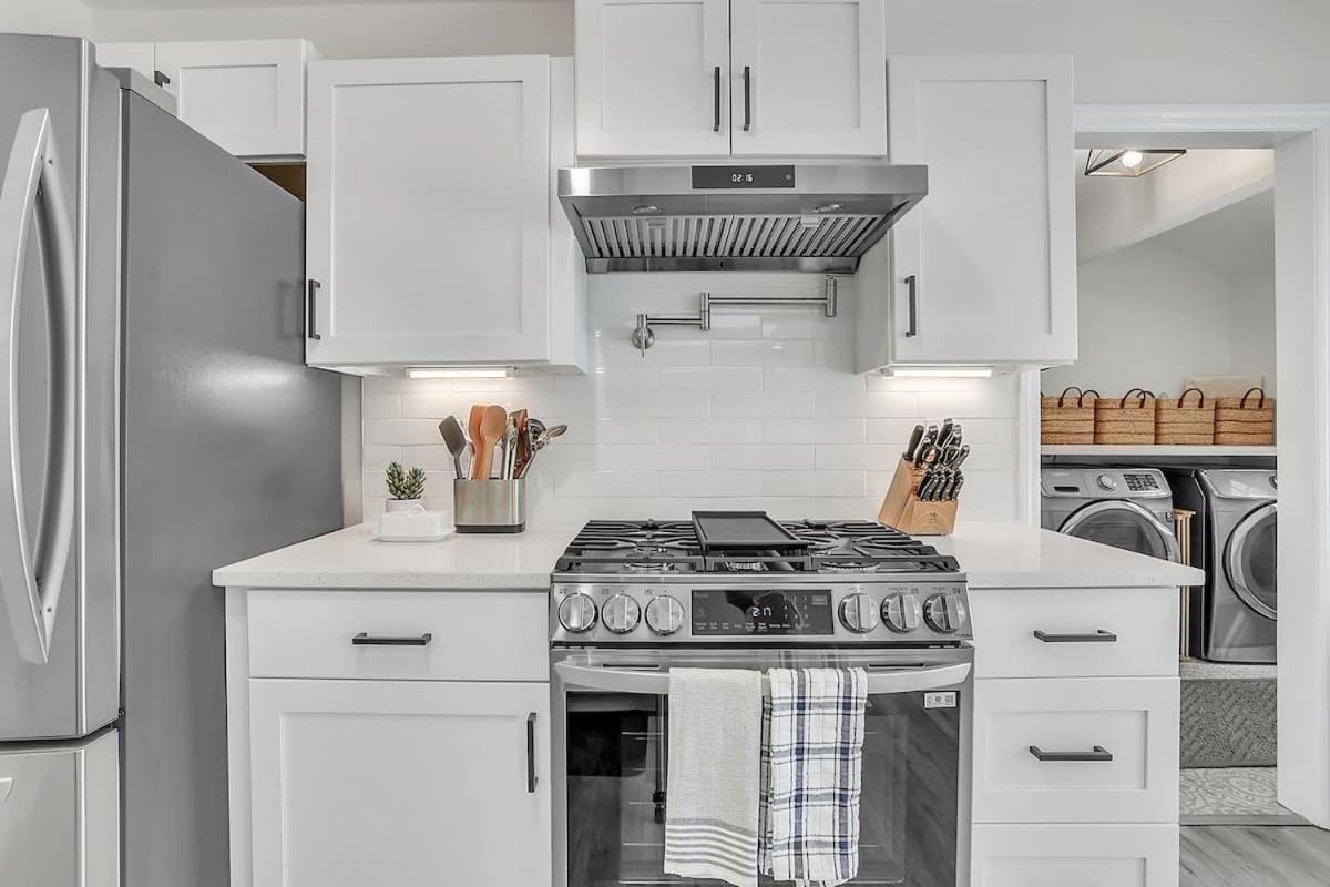 Coastal Pool Retreat Near Downtown & Fun * Savannah