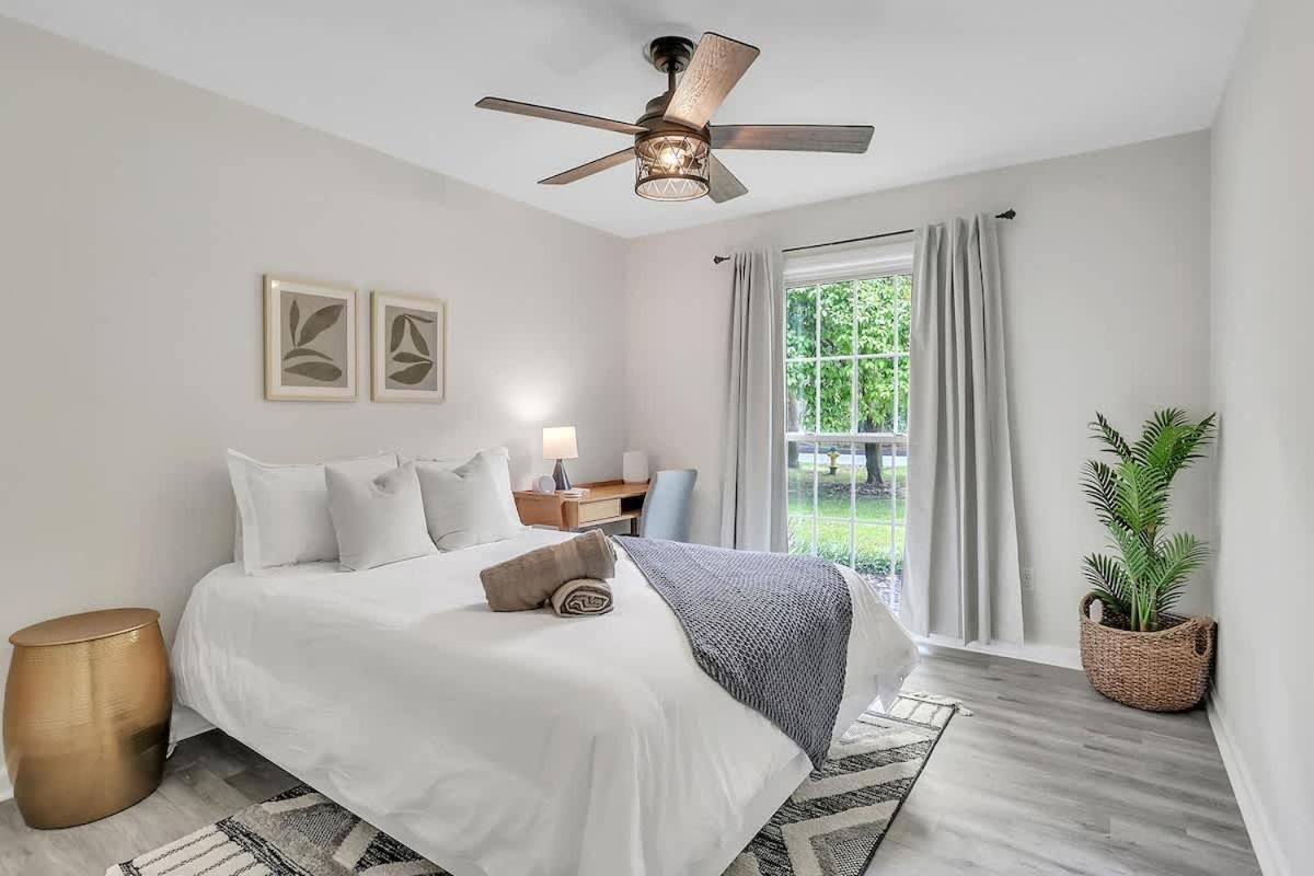 Coastal Pool Retreat Near Downtown & Fun Holiday home Savannah