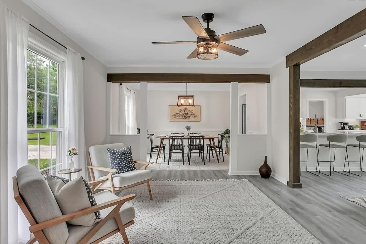 Coastal Pool Retreat Near Downtown & Fun Holiday home Savannah