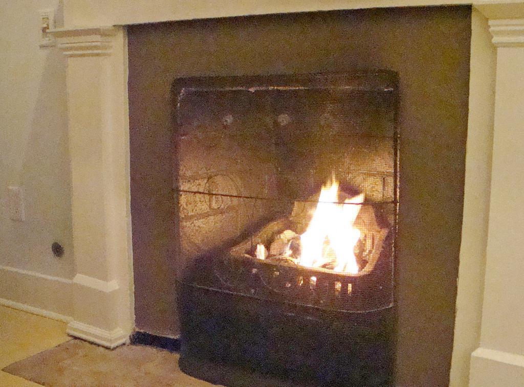 Jingle Bells Square Cottage-historic District-bright- Fireplace Holiday home Savannah