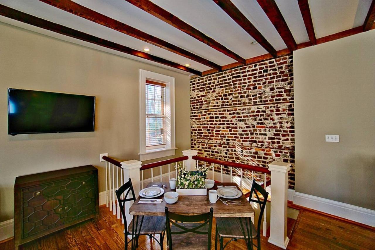 Comfy Carriage House Steps From The River 4* Savannah