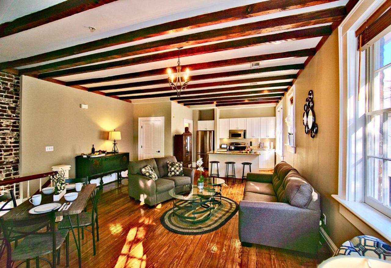 Comfy Carriage House Steps From The River 4* Savannah