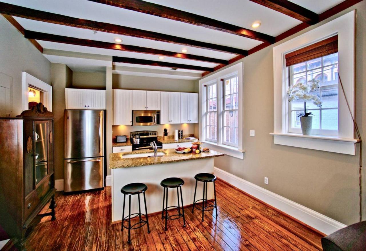 Comfy Carriage House Steps From The River 4*