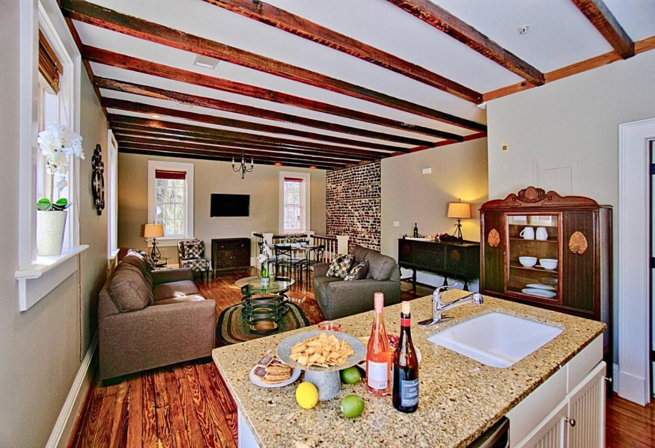 Comfy Carriage House Steps From The River 4* Savannah