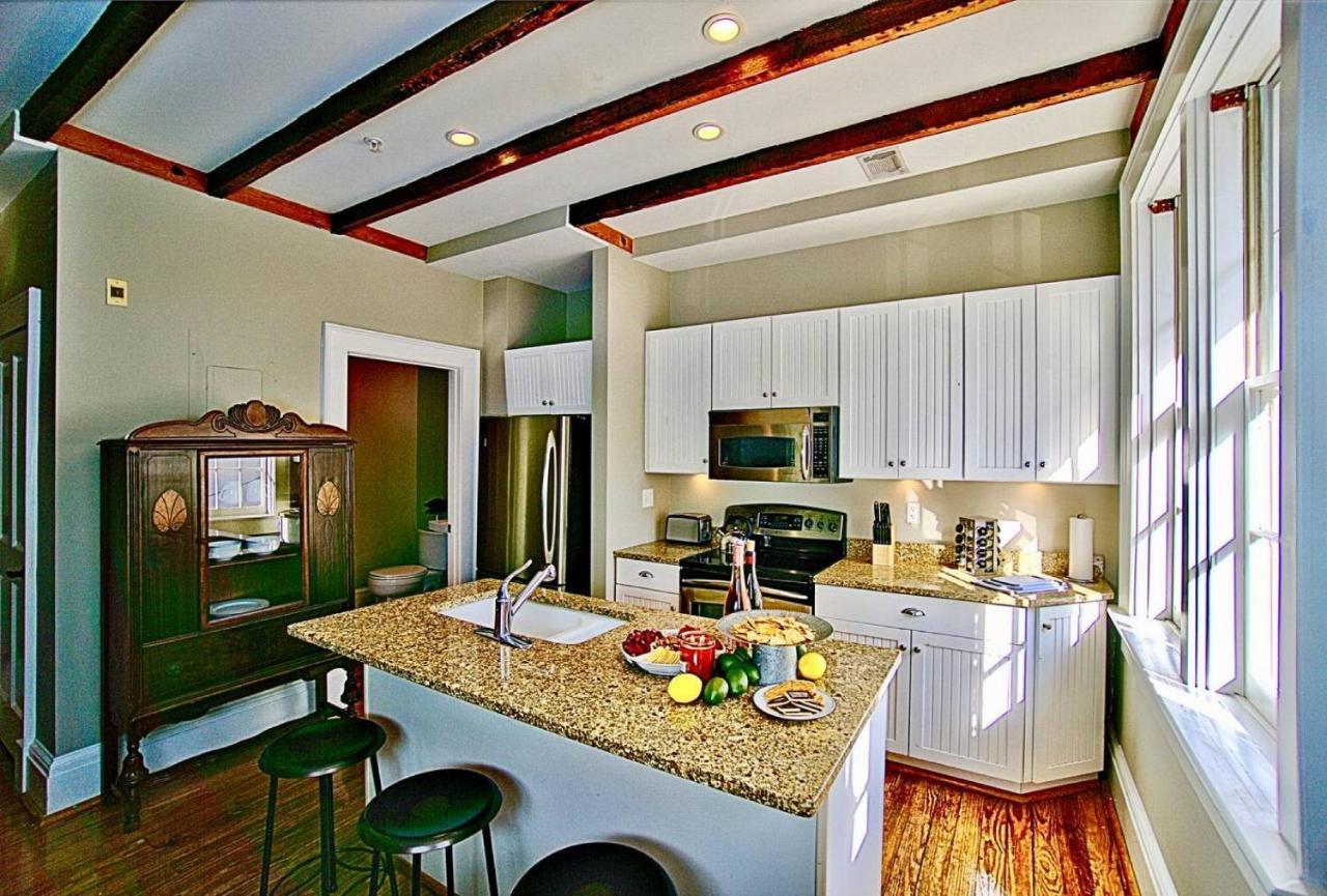 Bed & Breakfast Comfy Carriage House Steps From The River 4*