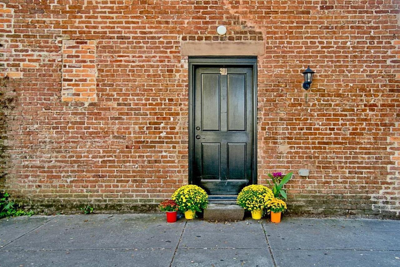 Comfy Carriage House Steps From The River 4* Savannah