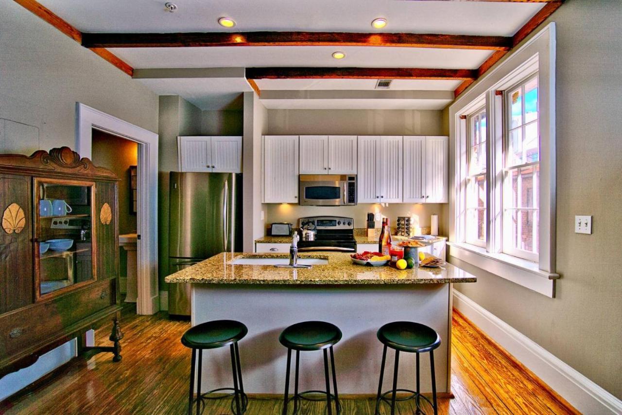 Comfy Carriage House Steps From The River Savannah